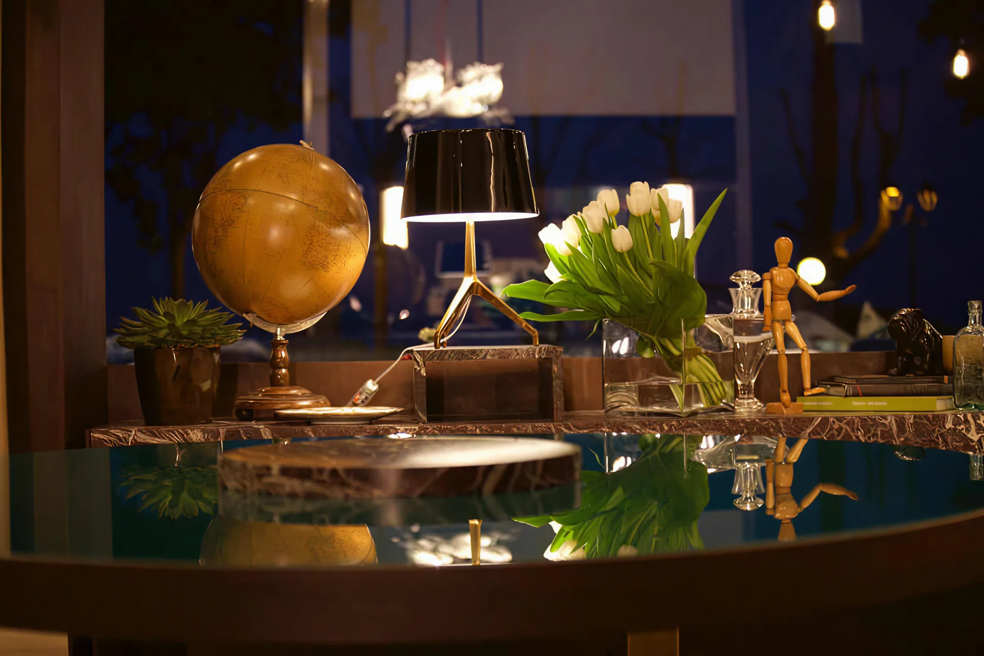 angolo lounge con mappamondo e tulipani hotel desenzano