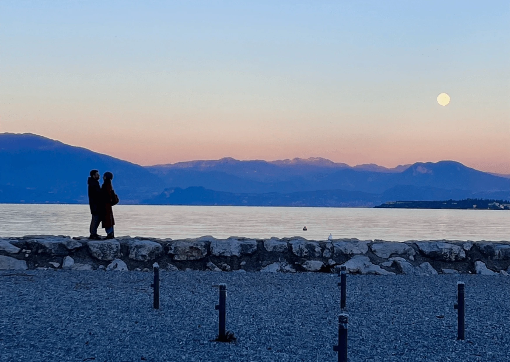 coppia tramonto lago di garda