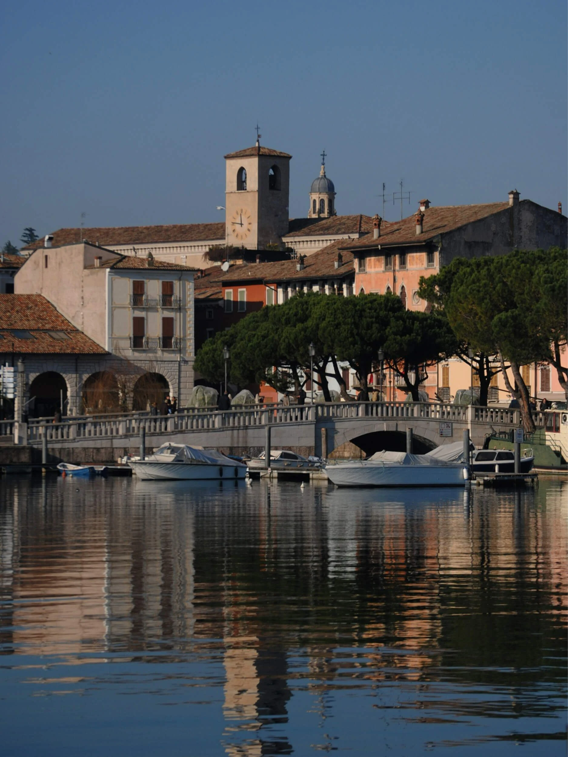 desenzano del garda vista lago campanile duomo