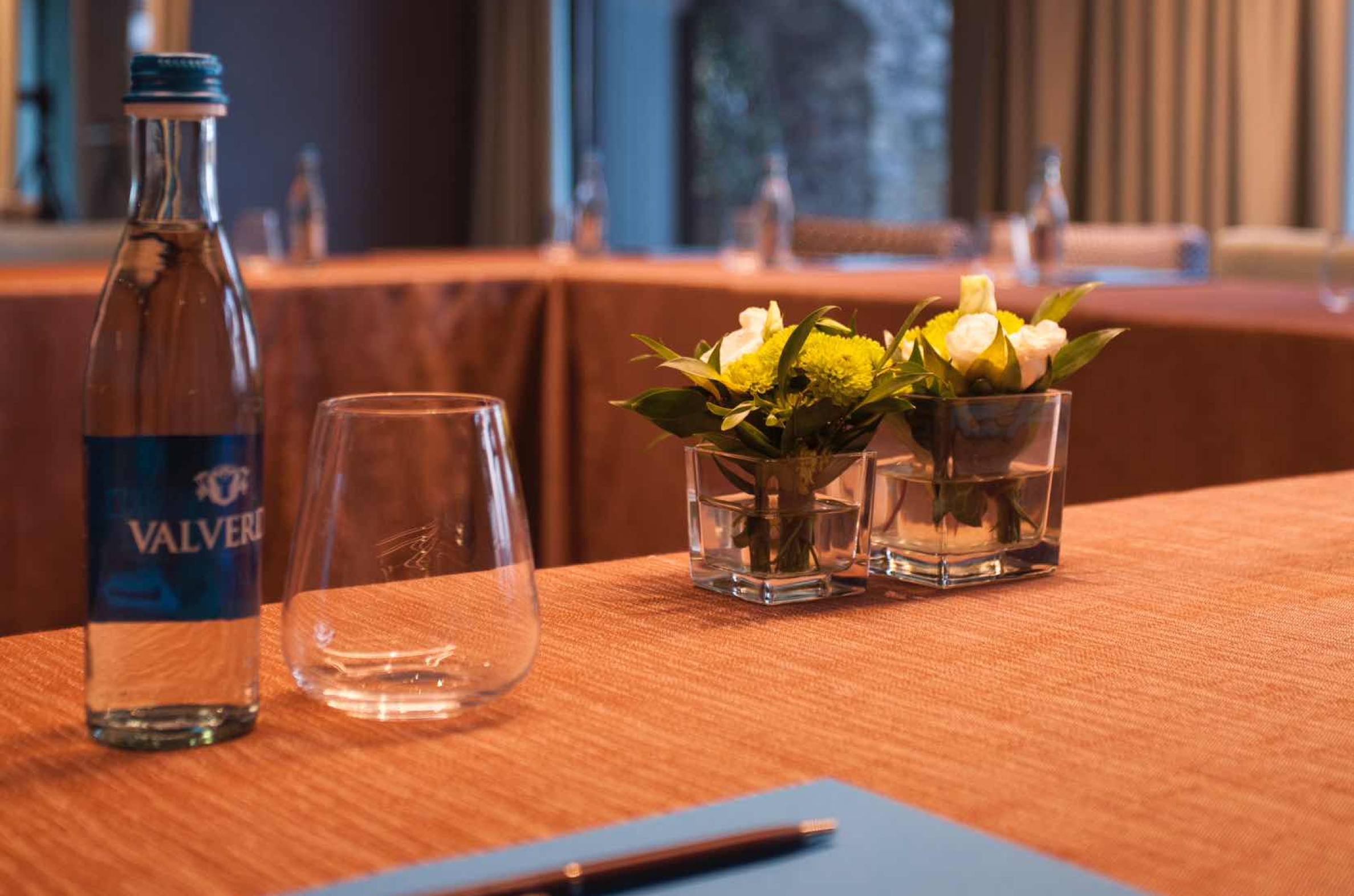 dettaglio sala meeting hotel desenzano