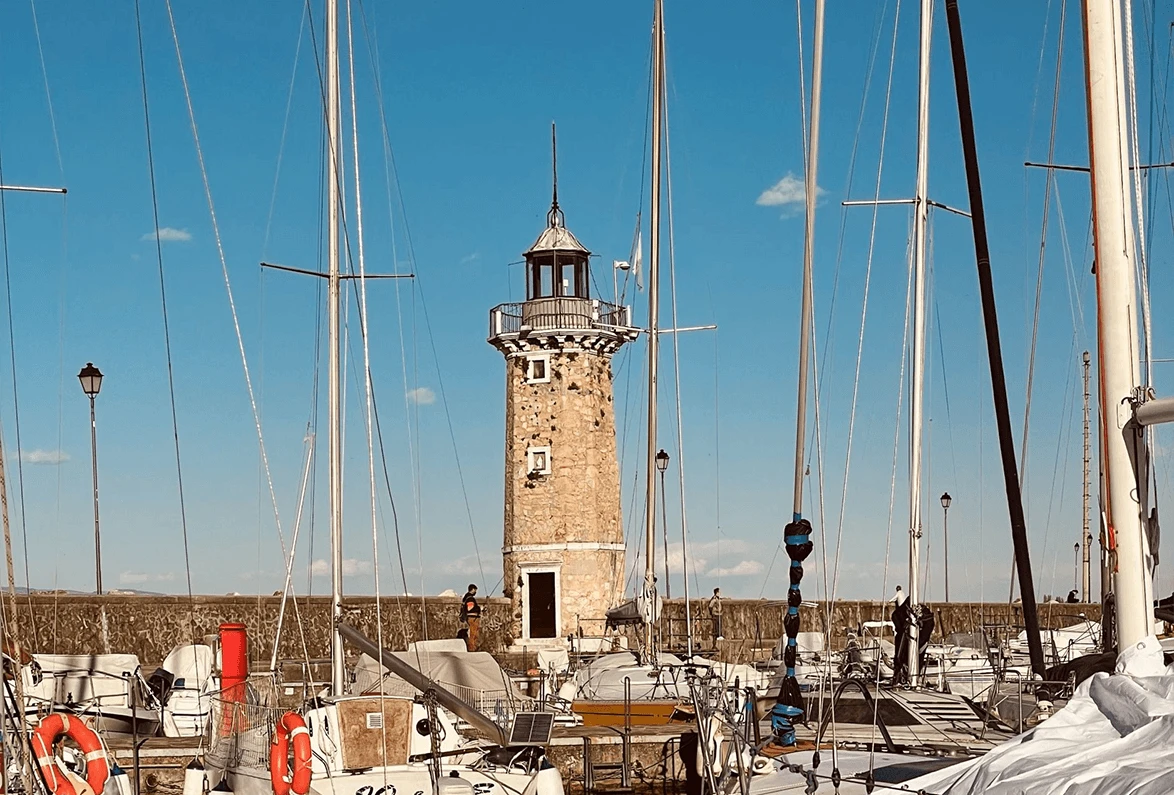 faro desenzano del garda barche a vela