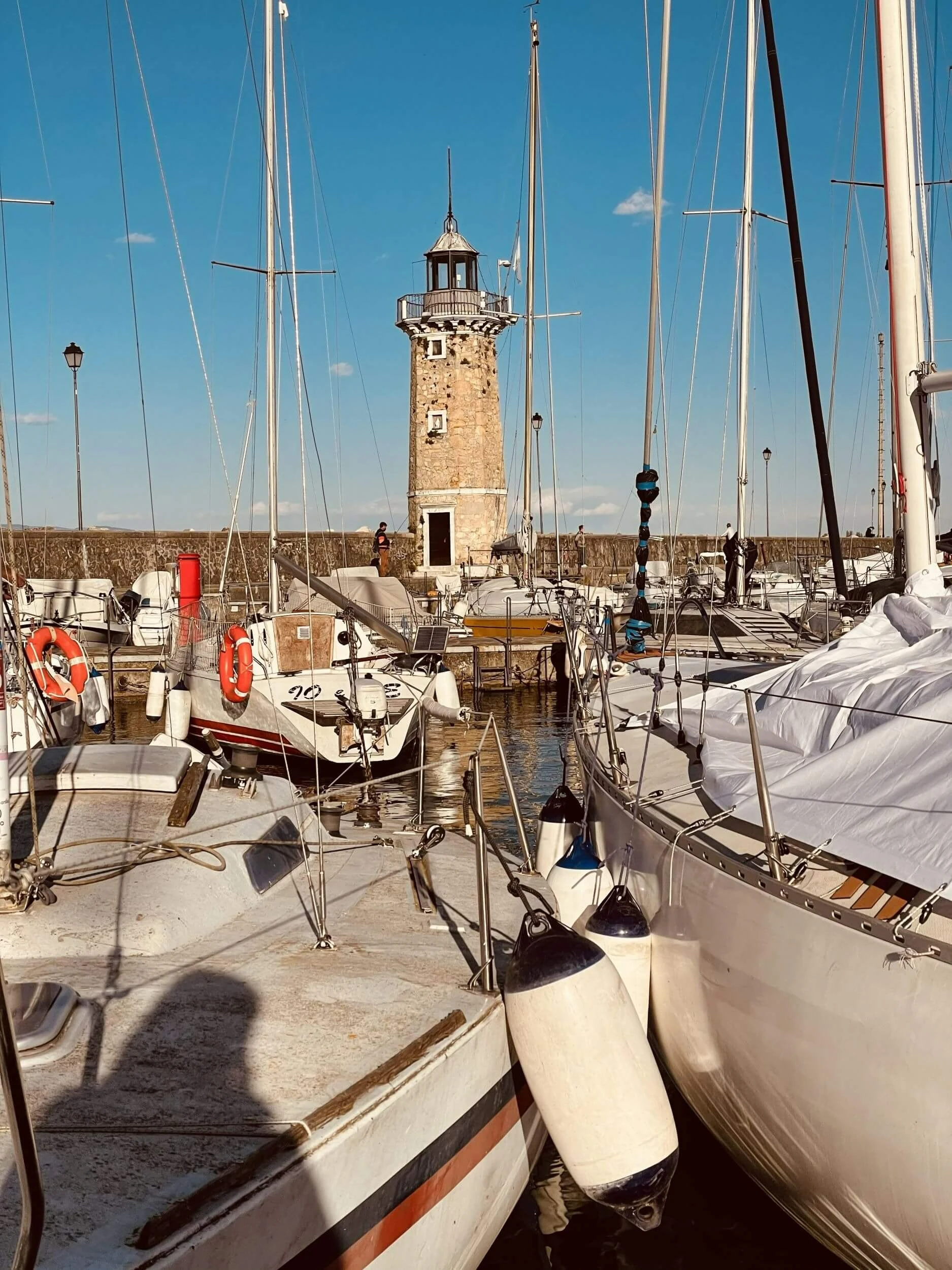 faro desenzano del garda porto turistico
