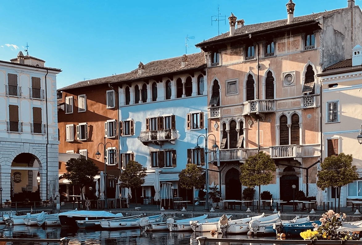 palazzi veneziani porto vecchio di desenzano