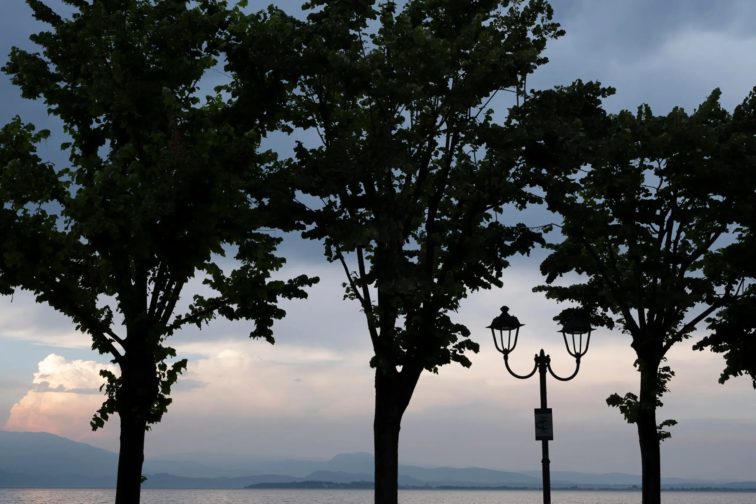 lungolago desenzano tramonto