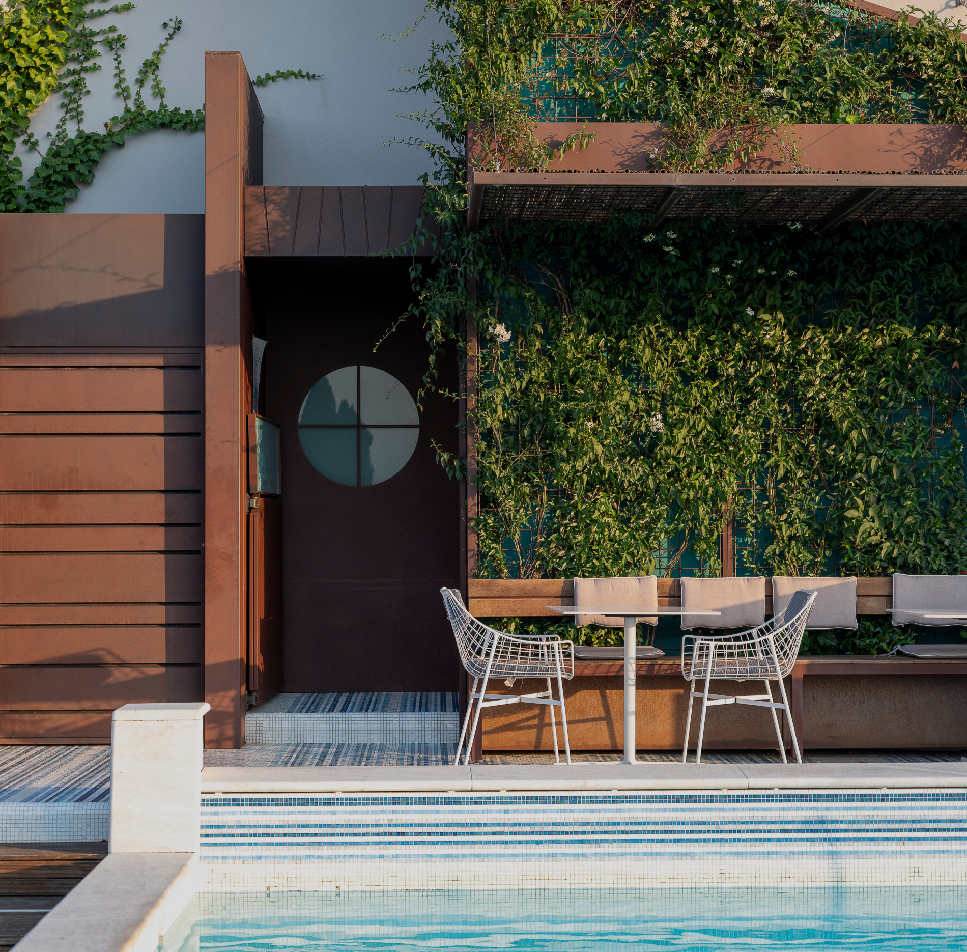 piscina-esterna-hotel-desenzano-del-garda piscina esterna hotel desenzano del garda