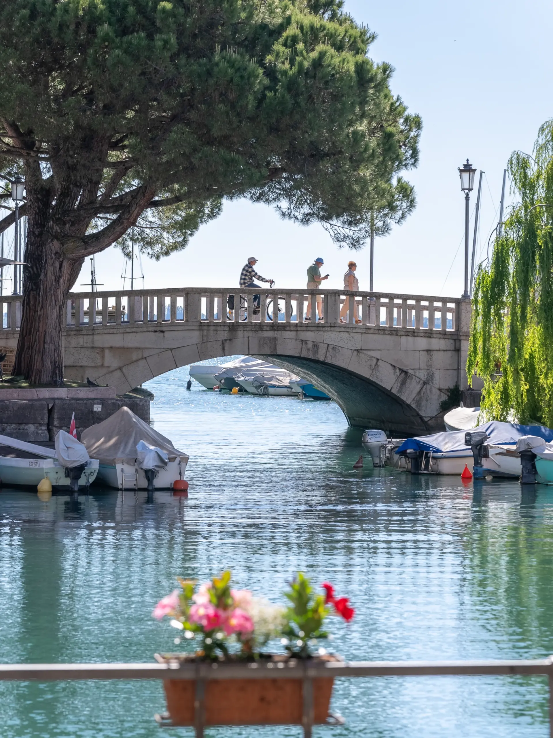 ponte canale barche desenzano del garda
