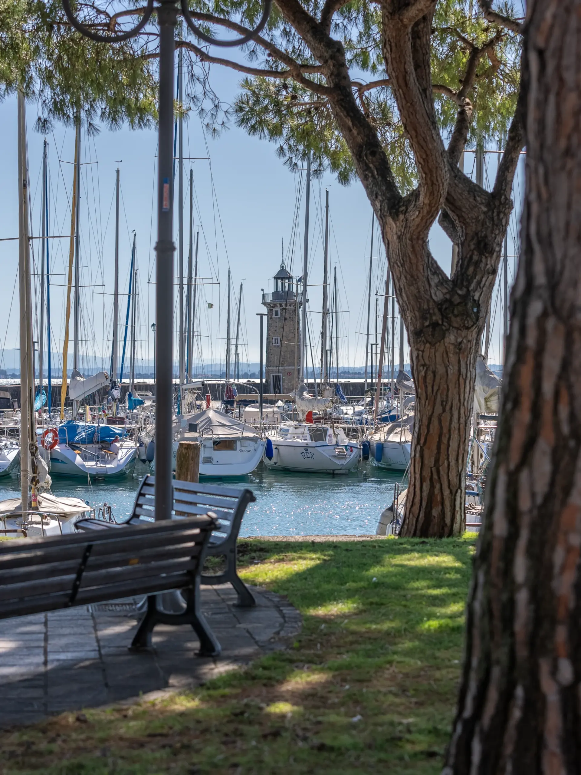 porto barche vela faro desenzano del garda