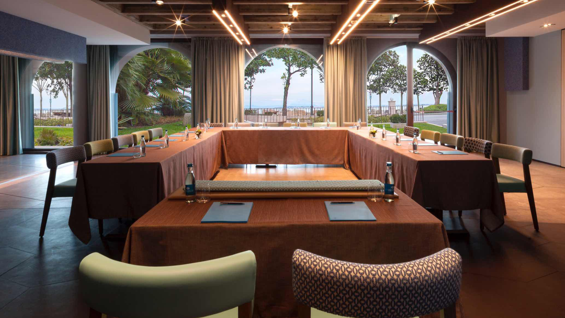 sala meeting hotel desenzano