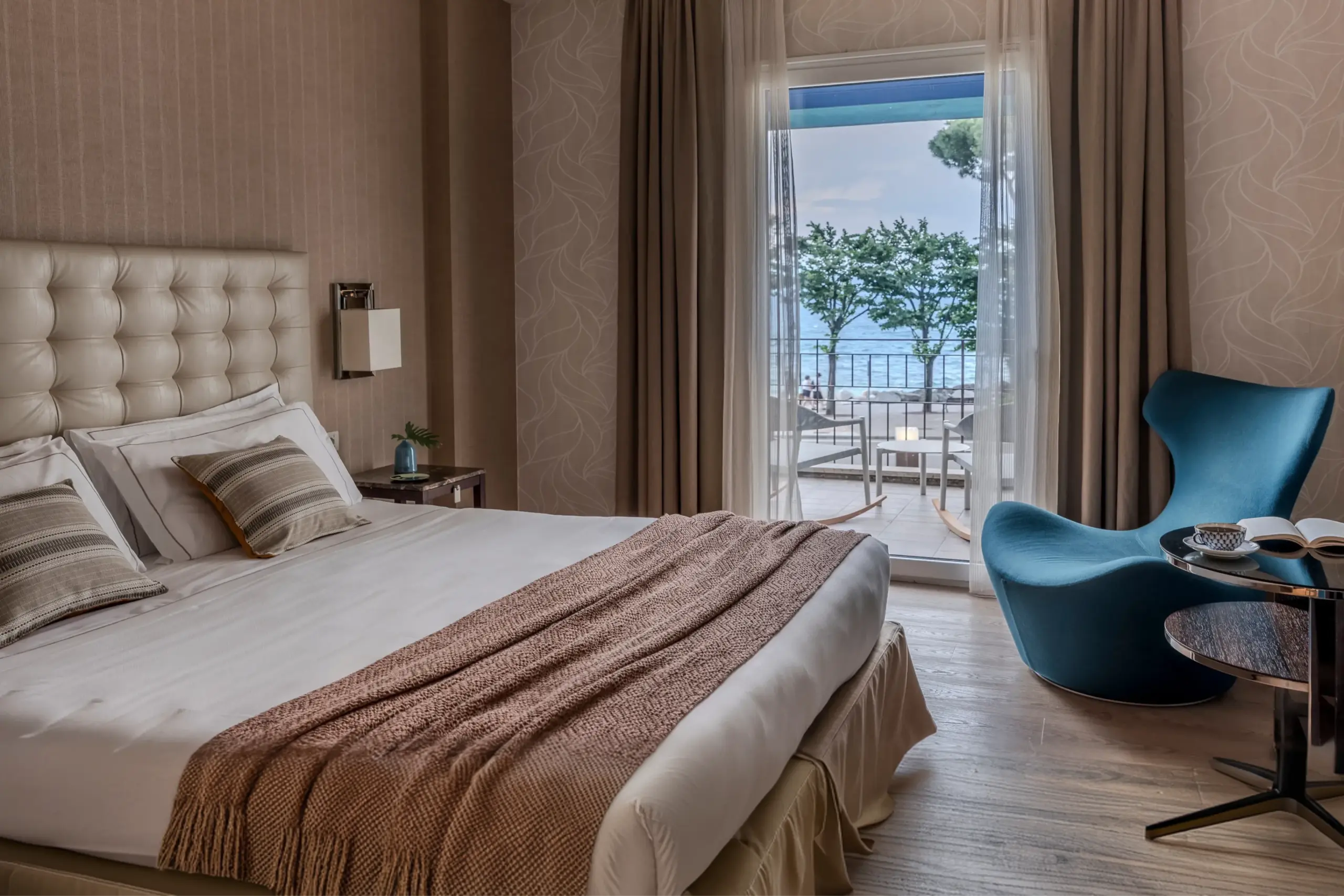 double room with French window and lake view Desenzano