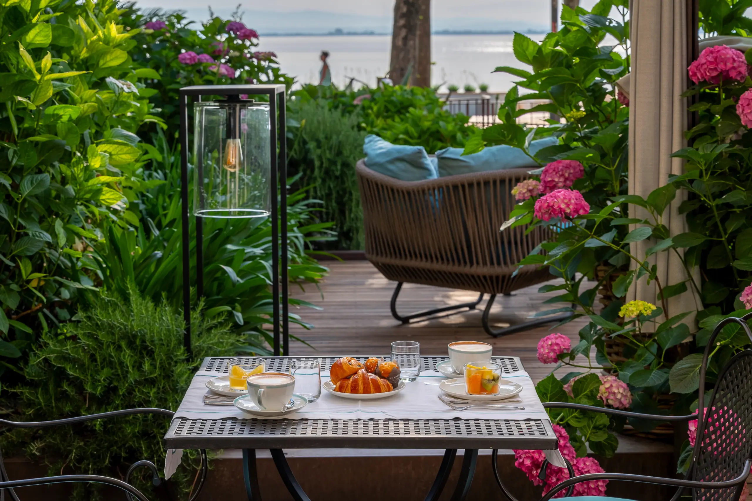 breakfast on the outdoor terrace with lake view at Park Hotel Desenzano