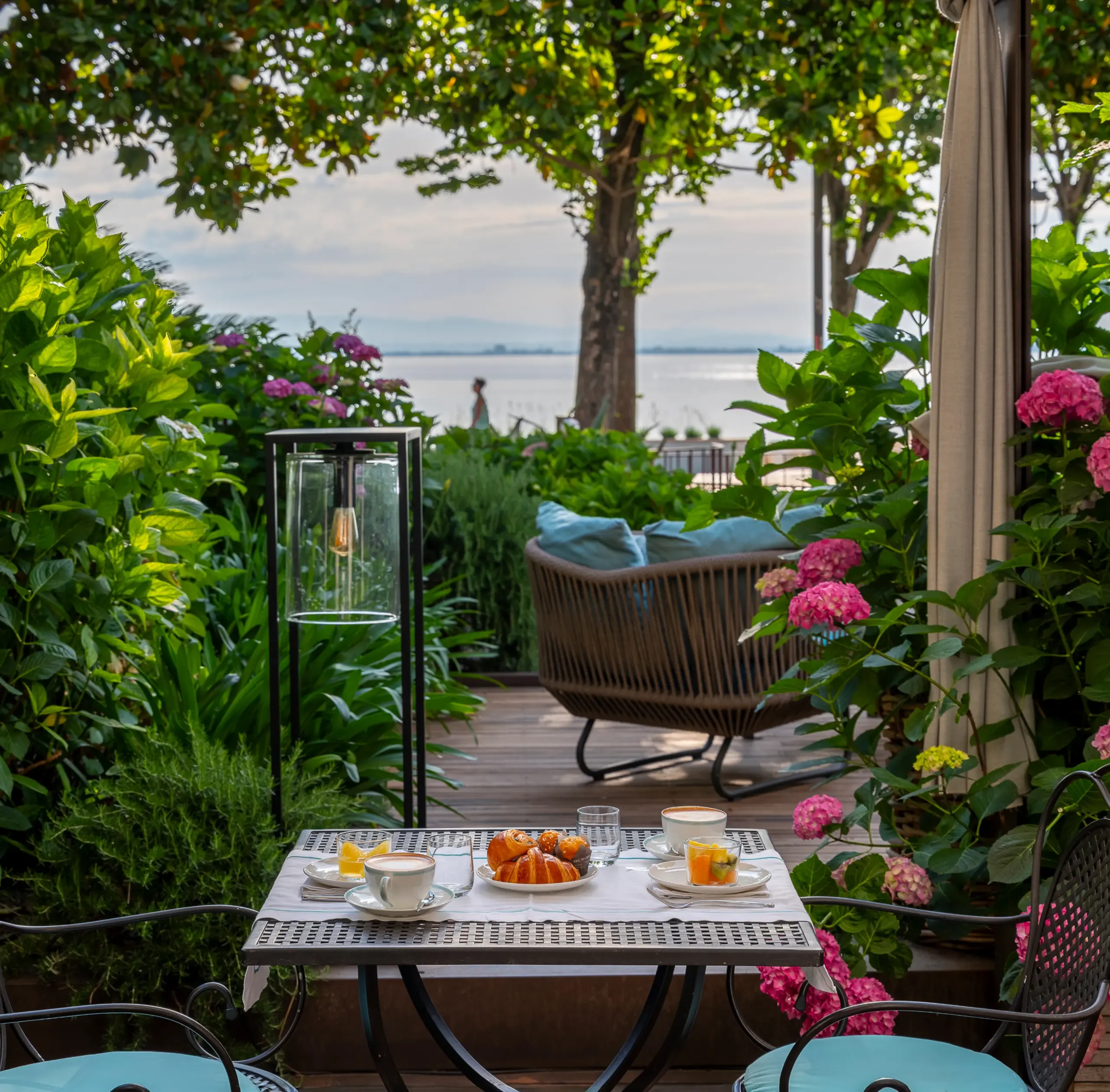 breakfast on the outdoor terrace with lake view at Park Hotel Desenzano