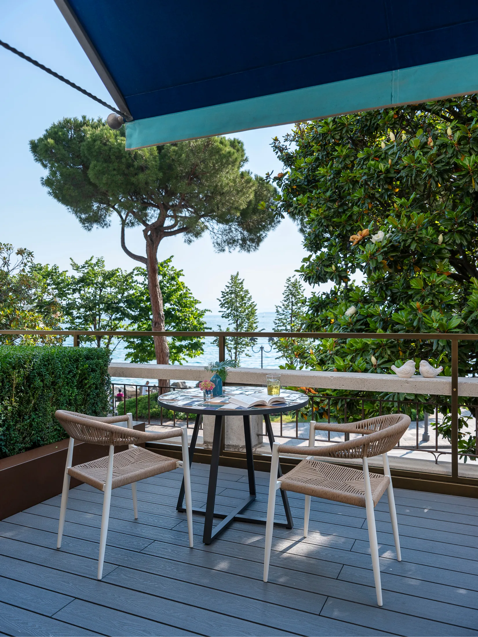 terrace table with lake view hotel Desenzano