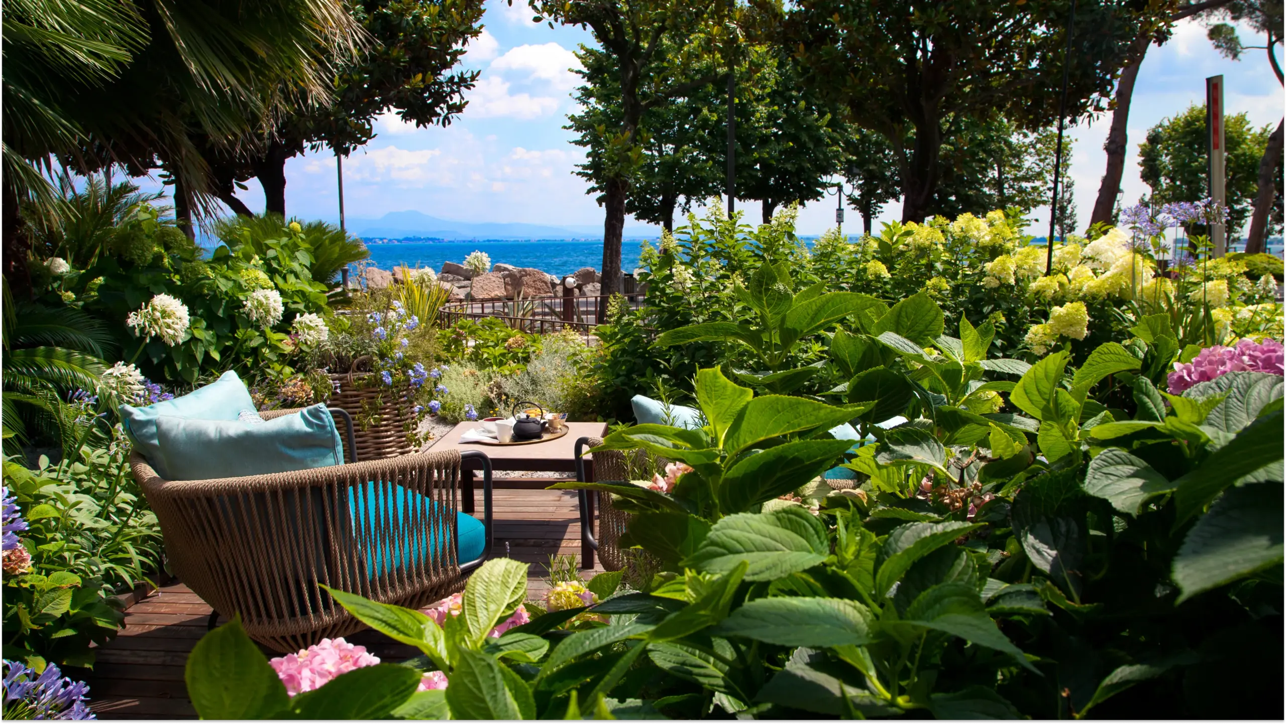 Garten mit Seeblick im Park Hotel Desenzano