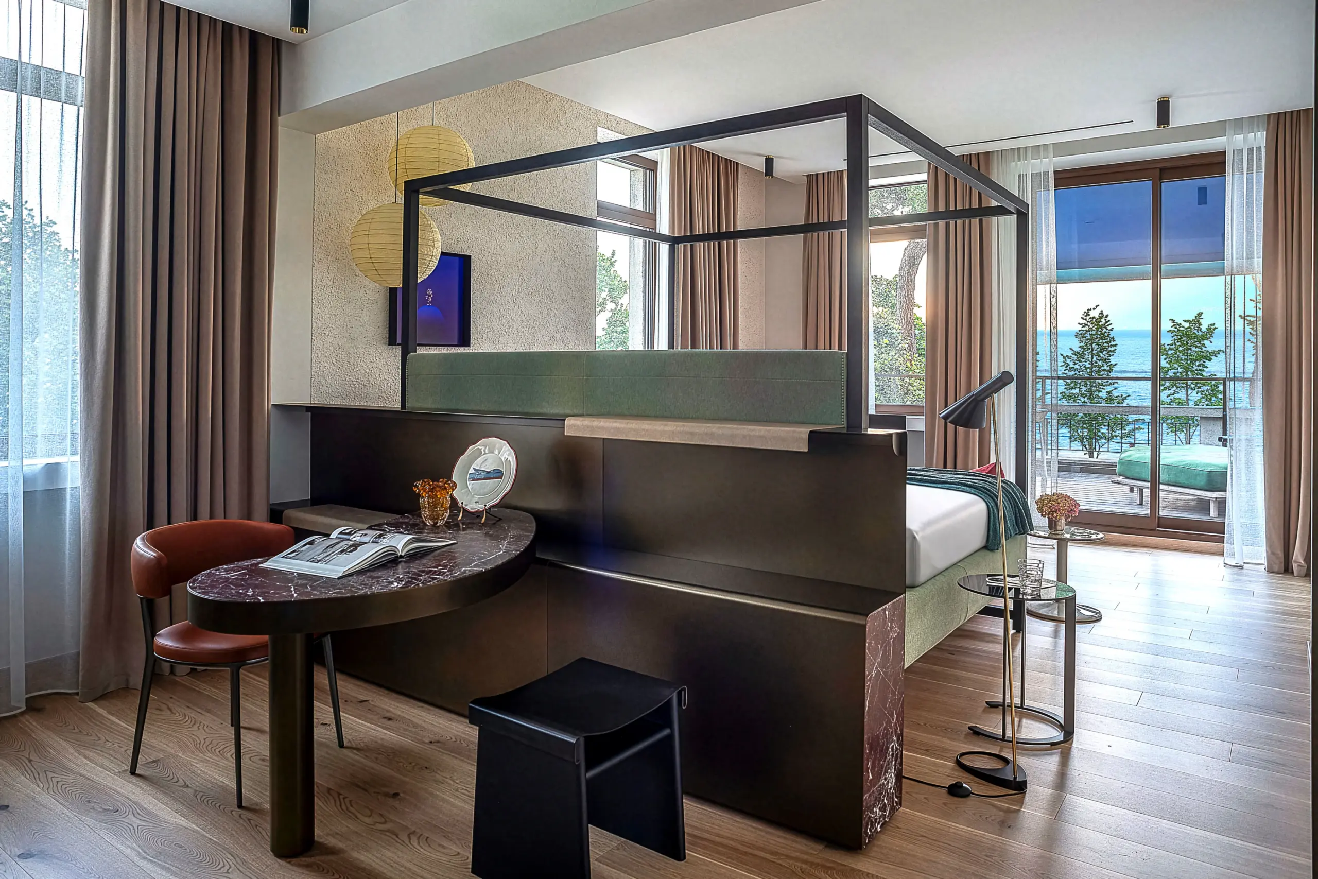 suite baldacchino scrivania vista lago park hotel desenzano