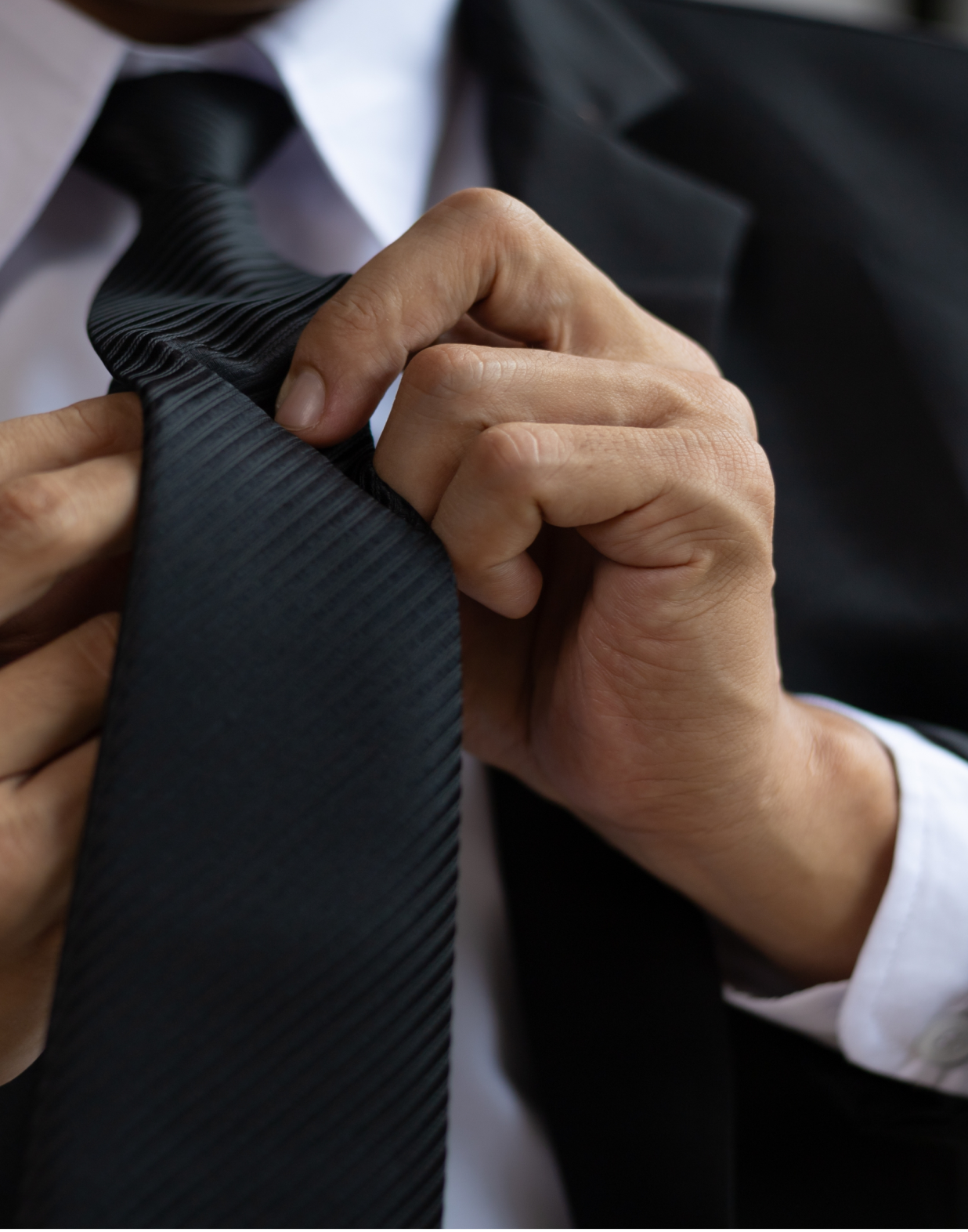 uomo sistema cravatta per meeting