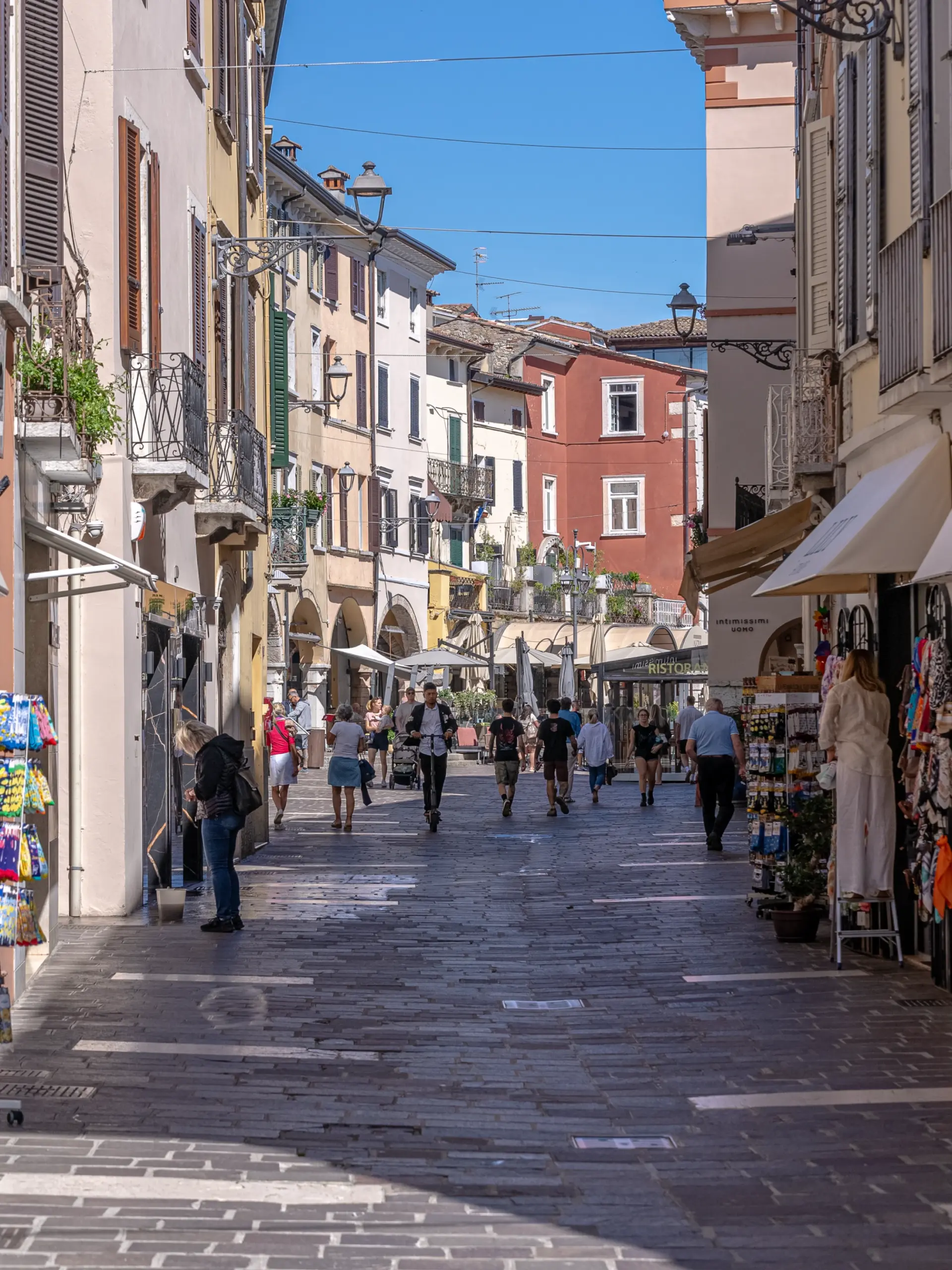 via pedonale centro storico desenzano del garda
