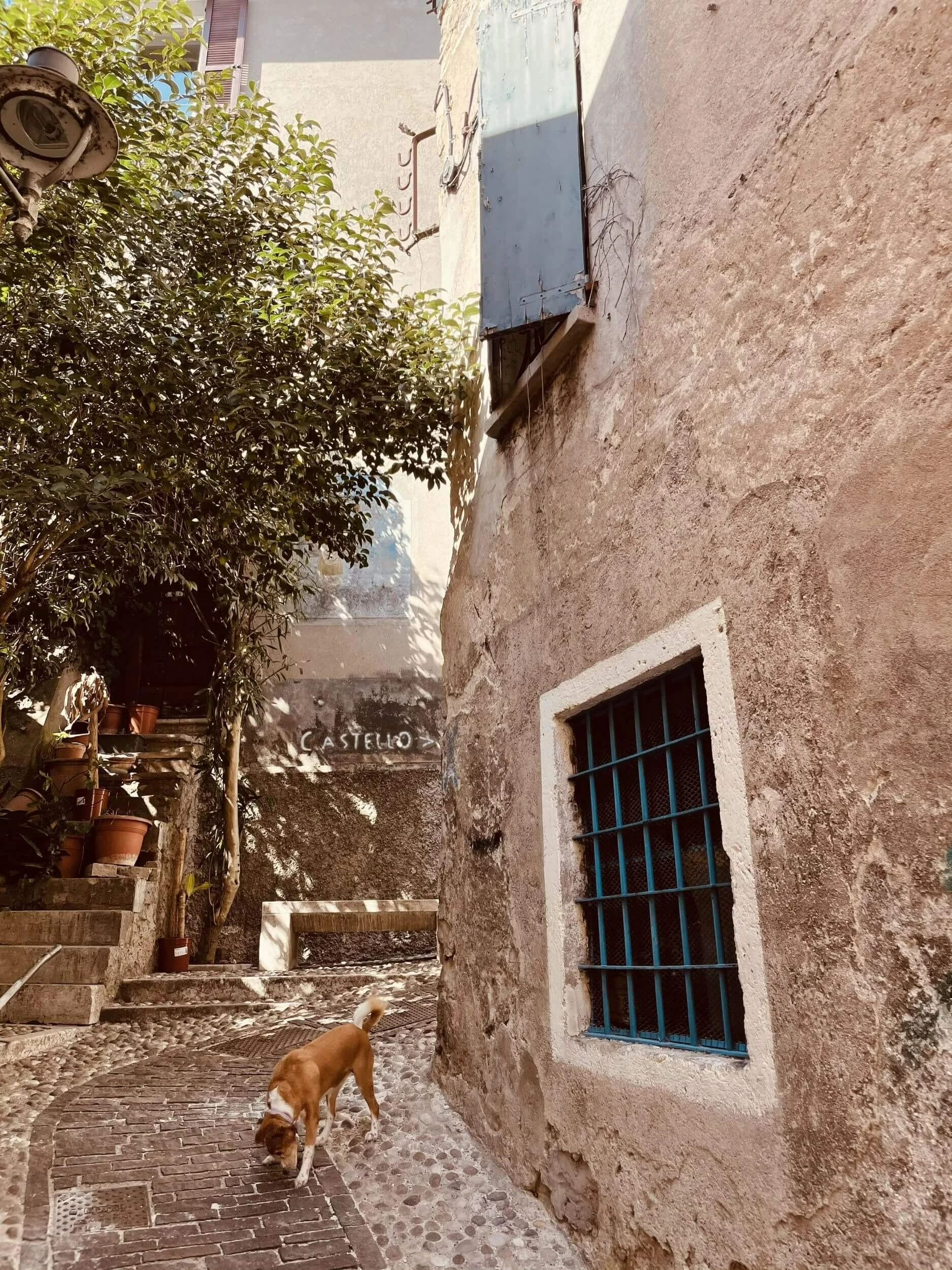 vicolo centro storico desenzano castello